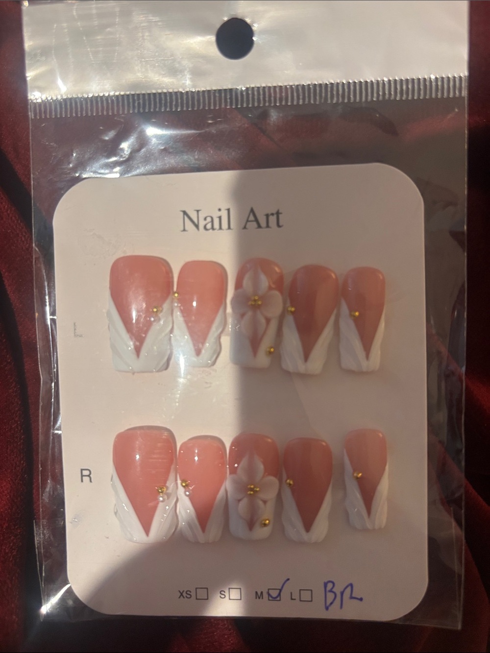 Nail Art Press-On Set — Pink and White Floral Design